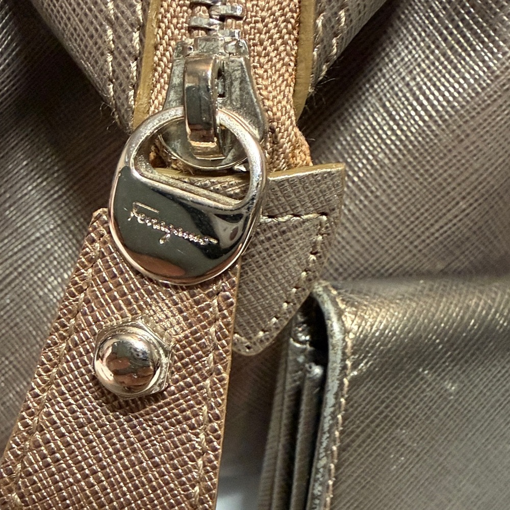 Salvatore Ferragamo SET: Metallic Platinum Gray Satchel & Wallet Silver Gancini - Picture 7 of 13
